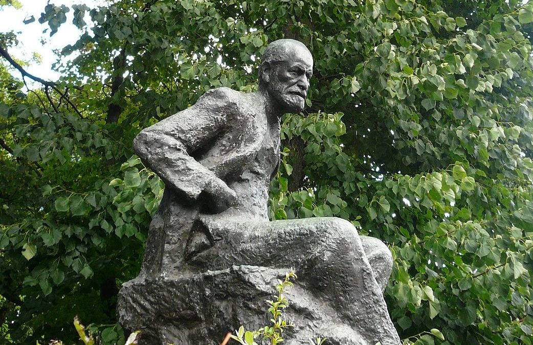 Sigmund Freud statue