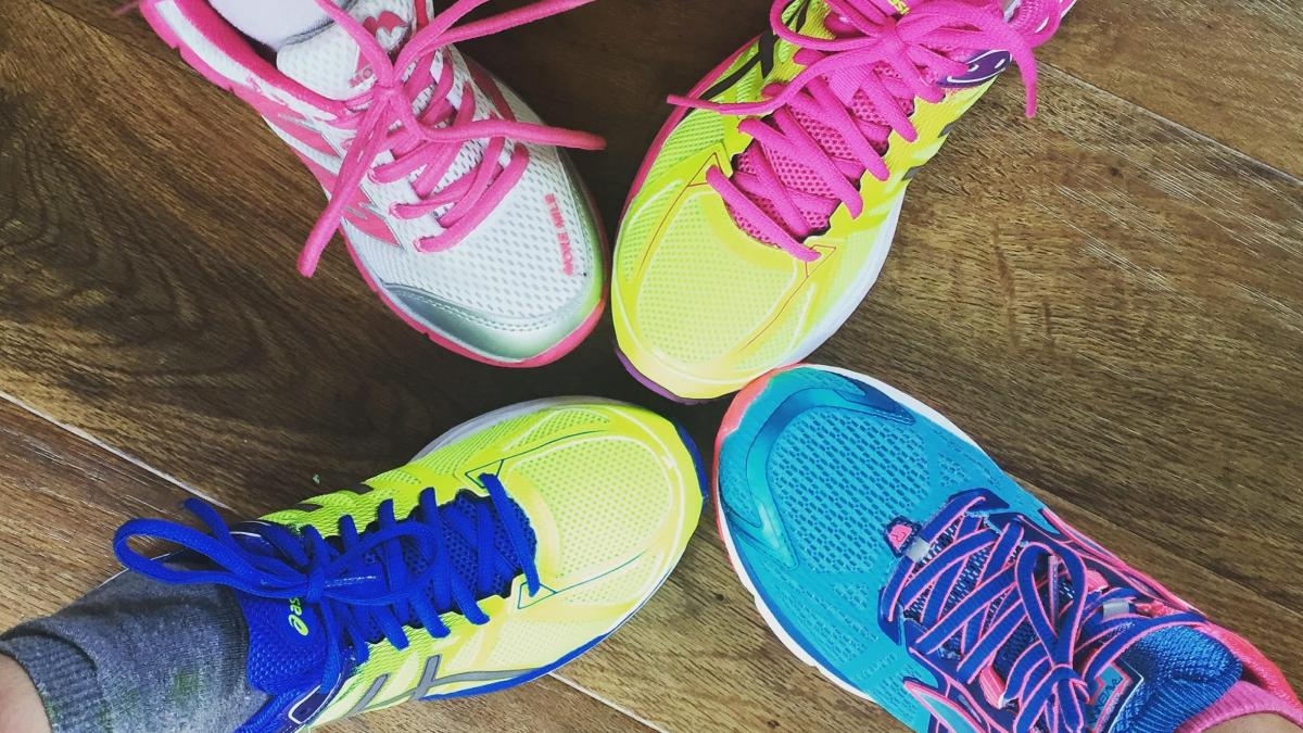 tie shoes incorrectly