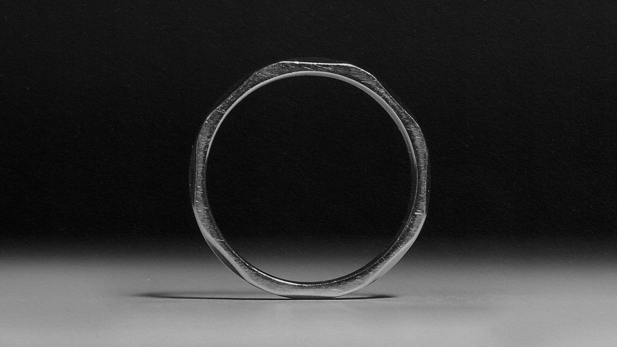 A monochromatic image capturing a silver ring.